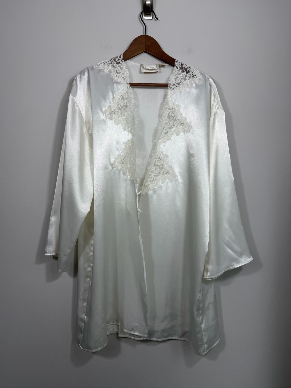 Vintage Victoria’s Secret Ivory Satin Lace Bridal Robe O/S 90s